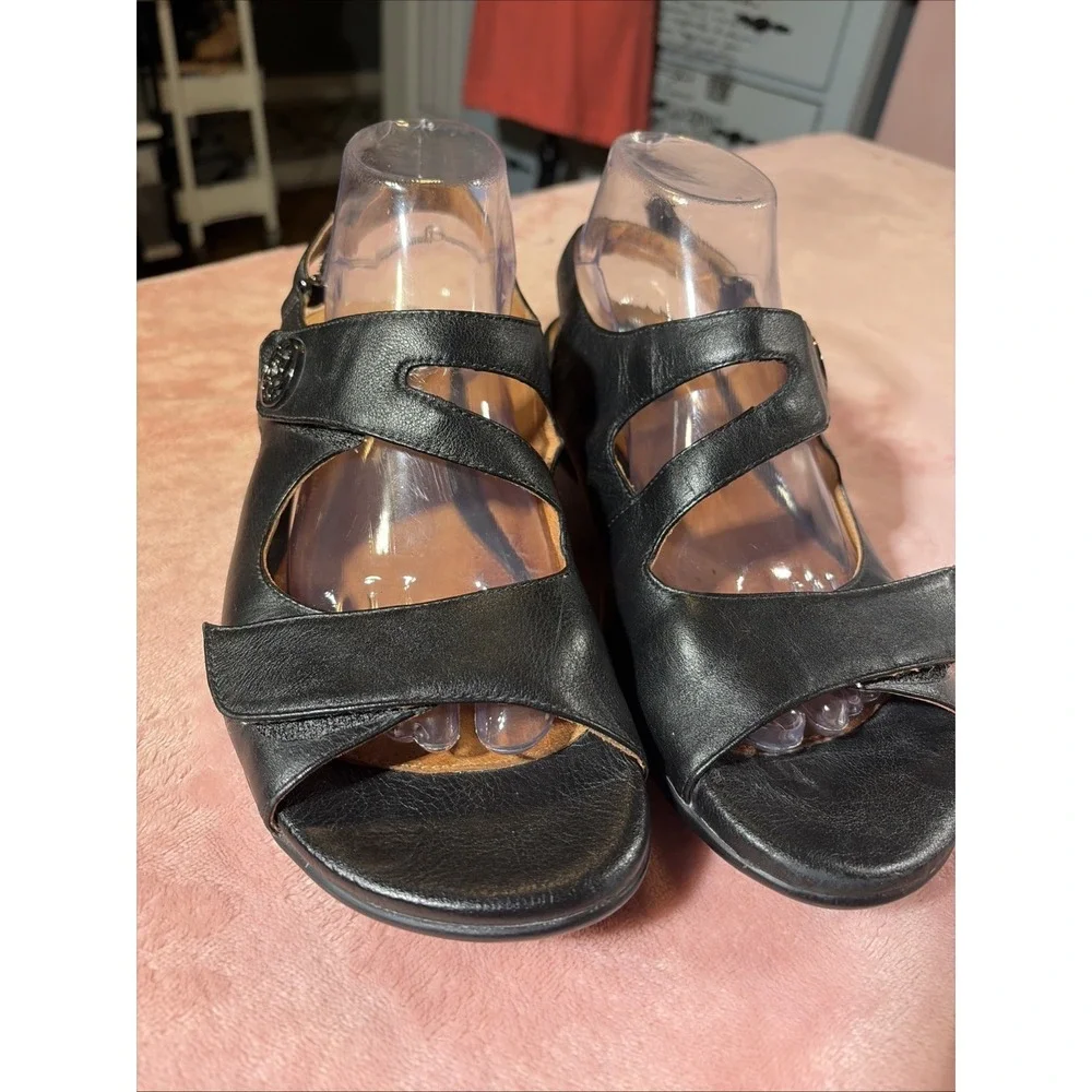 Clarks Artisan Black Leather Sandals Women's Sz 9 Comfort Dressy Low Wedge